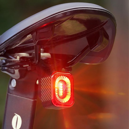 Fietsverlichting - Fiets Achterlicht - Fietsverlichting Oplaadbaar - USB-C Oplaadbaar LED Achterlicht met Remsensor - Lichtsensor - Bewegingssensor - IPX6 Waterdicht - 4 Lichtmodi voor Racefiets - MTB - E-bike en Stadsfiets
