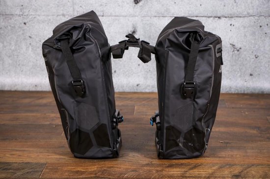 Oxford Waterdichte fietstas - Dubbele Fietstas - Roll Top - All-weather fietstas - Zwart - Reflecterende details - Elektrische Fiets - 32 Liter